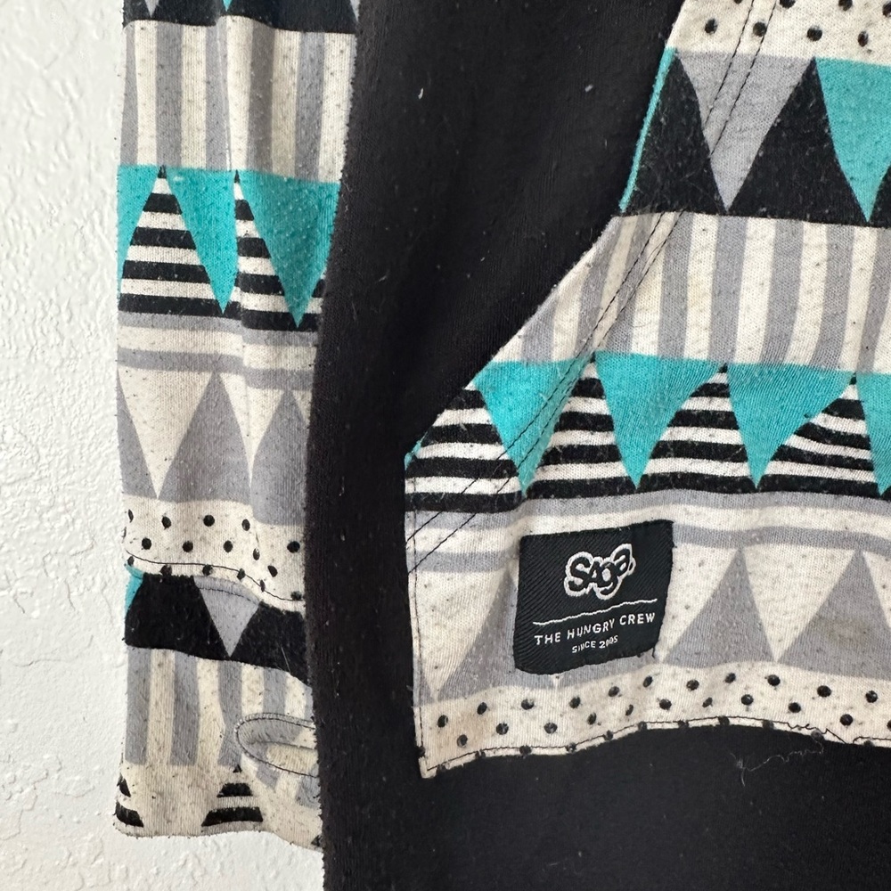 Saga sweatshirt and tshirt set size large